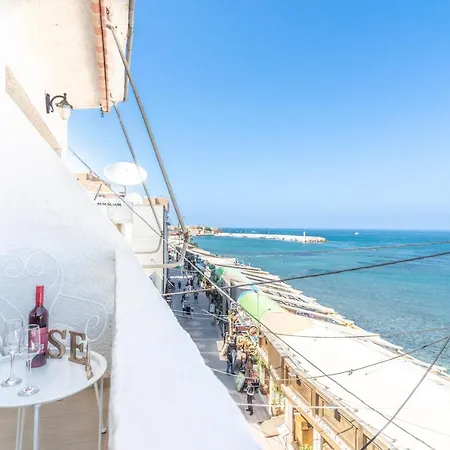 Seaside With View In The Heart Of דירה הרסוניסוס