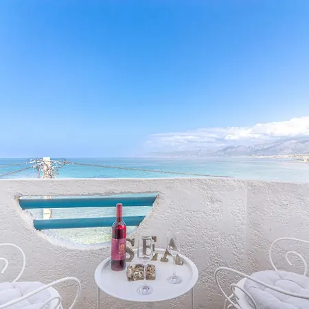 Apartment Seaside With View In The Heart Of Hersonissos (Crete)
