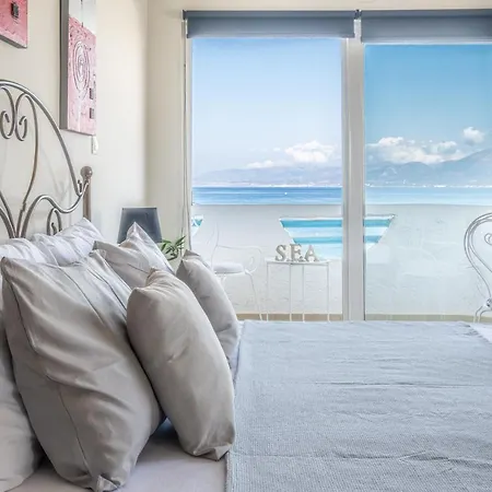 Seaside With View In The Heart Of Apartment Hersonissos (Crete)